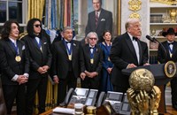 Доналд Тръмп връчи медали на Силвестър Сталоун и KISS в Овалния кабинет