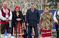 Пенчо Милков счупи орех за здраве на коледуването в Русе