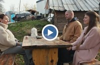 Младо семейство развива бизнес с екзотични гъби на село