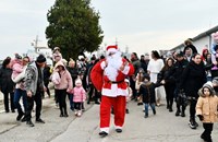 Дядо Коледа акостира с военен катер във Варна