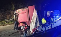 ТИР се преобърна в Прохода на Републиката заради гъста мъгла