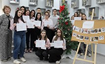 Ученици от Гимназията по туризъм уловиха коледния дух в снимки