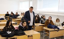 Съдии и прокурори обучаваха ученици в Разград срещу агресията