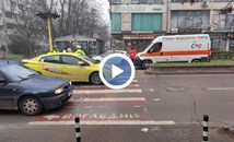 Такси блъсна жена на пешеходната пътека в Русе