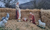 Сцена на Рождество Христово посреща жителите и гостите на село Марчино