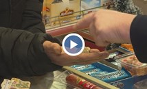 Магазините се въоръжават с калкулатори за плащането в двете валути