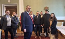 Делян Пеевски показа "Музея на сглобката" на младежи в парламента