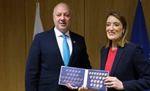 Росен Желязков подари български евромонети на Урсула фон дер Лайен и Роберта Мецола