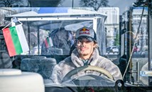 Никола Цолов подкара коледното влакче в София