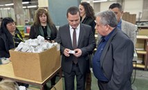 Пенчо Милков благодари на завода „Найден Киров“, че осигурява работа на русенци