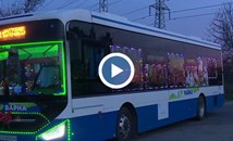 Шофьор създава коледно настроение в градския транспорт на Варна