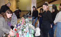 Студенти откриха благотворителен коледен базар в Русенския университет