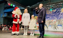 Пенчо Милков запали светлините на коледната елха в Русе