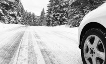 Съвети за безопасно шофиране по заледен склон