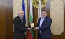 Община Русе отличи легендарния вратар на "Дунав" Любен Марков