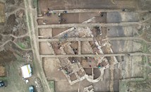 Археолози откриха древна базилика и реликварий с мощи край село Трънак