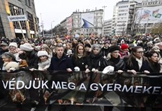 Недоволството ескалира след разкрития за брутално насилие над деца в