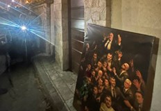 Демонстрантите оставиха символична картина с послание и призоваха за освобождаване