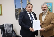 Областният управител Драгомир Драганов и районният мюфтия Юджел Хайредин отчетоха