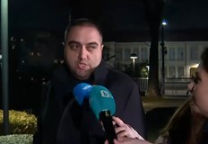 Искат връщане в ареста на мъжа снимал деца в училищни