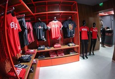 Първите 100 клиенти получават специална отстъпка Бруно Жордао ще раздава