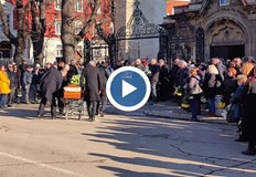 Стотици се стекоха в храм Света Троица за да отдадат