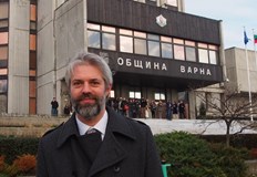 Кметът започва с ревизия на забавените задачи и готви дела