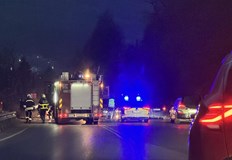 Жена е с опасност за живота трима мъже са ранени