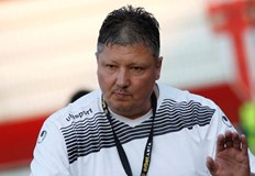 Легендарният нападател продължава битката с тежкото заболяване в клиника в