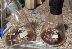 Полицията иззе течен и кристален метамфетамин от дома на осъждан