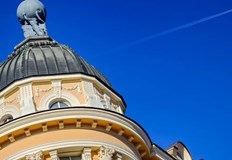 Сгради на известни архитекти днес приютяват министерства и държавни институцииНякои