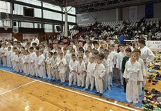 Легендарният треньор Валентин Петров получи специално отличиеНад 130 състезатели по