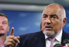 Журналистът не вярва в задкулисието и определя случващото се в