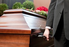 Близките на една от покойниците чакали близо два часа на