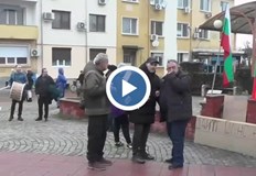 Недоволни искат оставка на правителството поддръжници на градоначалника се обявиха