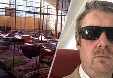 Робърт Уивър твърди че е пратен в миграционен център вместо