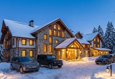 Резервациите са направени месеци по рано а луксозните пакети свършиха