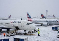 Лошото време блокира хиляди пътници по време на коледните празници