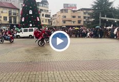 300 мотористи раздадоха 1000 подаръка в центъра на градаБлизо 300