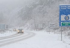 Пътните служби обработват настилките ПСС предупреждава за лоши условия в