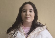 Десетокласничката Марина Попова представи книгата Пиша за да те забравя