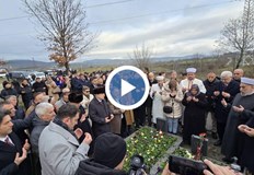 Представители на ДПС Ново начало и ПП ДБ се поклониха