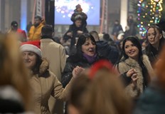 Актьори от Кукления театър ще водят празничната програма на площада