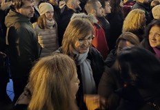 Привилегированата каста си вдига заплатите докато майчинството и минималната ставка