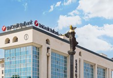 От банката уточняват че не изискват по никакъв канал данни