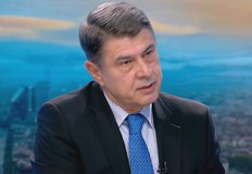 Бившият шеф на разузнаването критикува арогантността на властта и външния