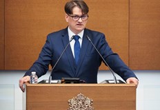 Мариан Бачев обещава 10 скок на възнагражденията и над 88