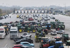 Протестът продължава пети ден леките коли и автобусите преминават свободноГръцки