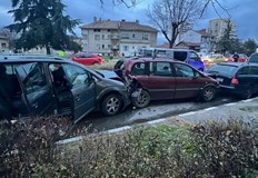 Един човек пострада при инцидента свидетели говорят за висока скоростТежък