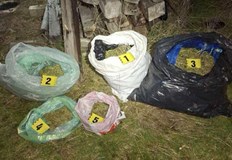 Дрогата е открита в къщи и автомобил в село Паничарево